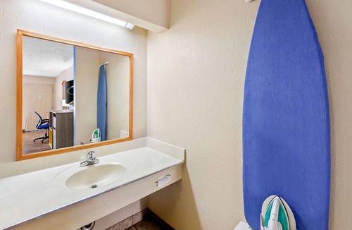 Lexington Hotel | Days Inn by Wyndham Lexington