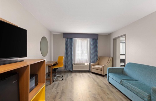 Lincoln Hotel | Days Inn by Wyndham Lincoln