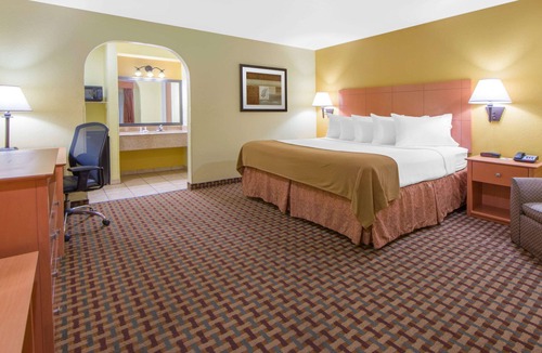 Lubbock Hotel | Days Inn by Wyndham Lubbock South