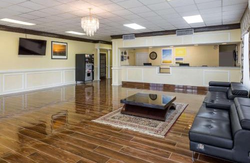 Madison Hotel | Days Inn by Wyndham Madison