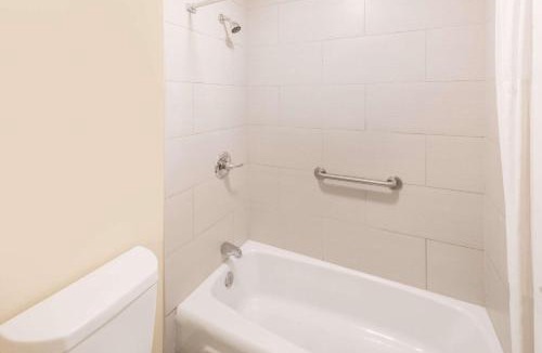 Madison Hotel | Days Inn by Wyndham Madison