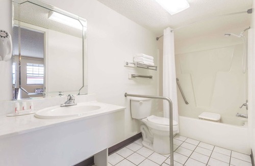 Madison Hotel | Days Inn by Wyndham Madison