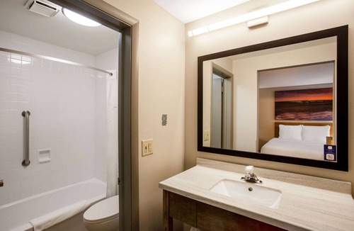 Marquette Hotel | Days Inn by Wyndham Marquette