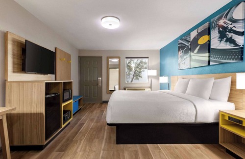 Whitehaven Hotel | Days Inn by Wyndham Memphis at Graceland