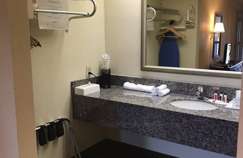 Metter Hotel | Days Inn by Wyndham Metter