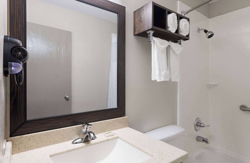 Miami Hotel | Days Inn by Wyndham Miami