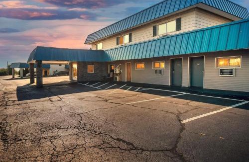 Moosic Hotel | Days Inn by Wyndham Moosic