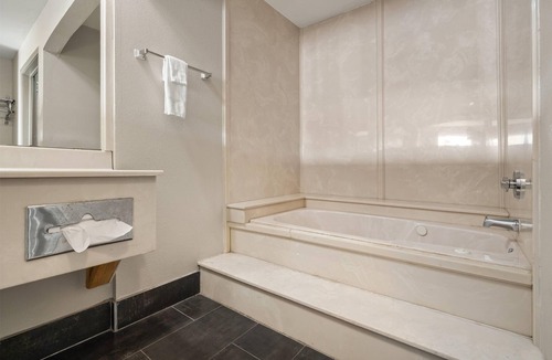 Nacogdoches Hotel | Days Inn by Wyndham Nacogdoches/SFA University/Downtown
