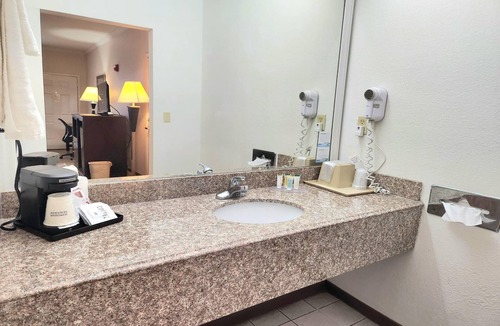 Navasota Hotel | Days Inn by Wyndham Navasota