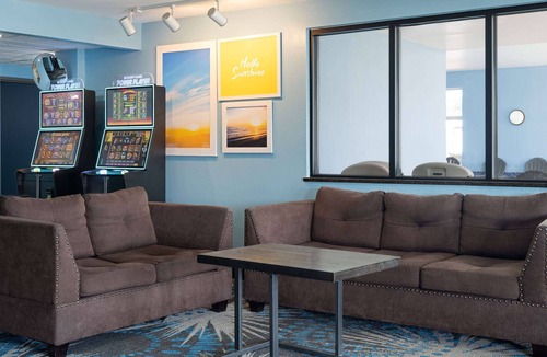 Neenah Hotel | Days Inn by Wyndham Neenah