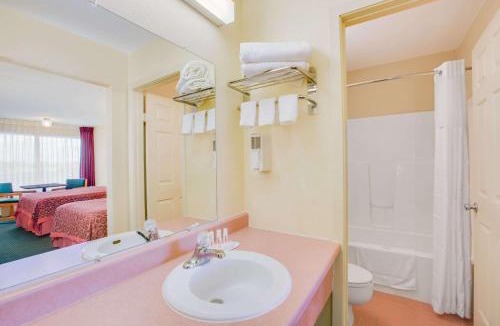 Newport Hotel | Days Inn by Wyndham Newport
