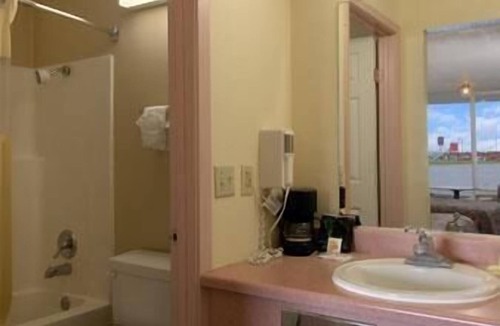 Newport Hotel | Days Inn by Wyndham Newport