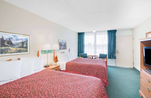 Newport Hotel | Days Inn by Wyndham Newport