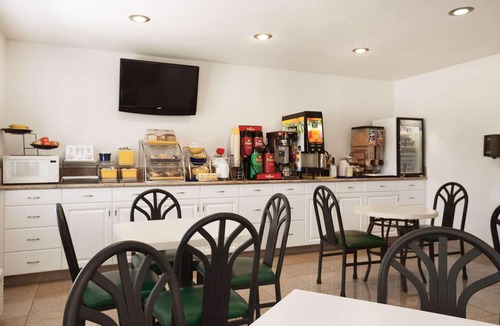 Oceanside Hotel | Days Inn by Wyndham Oceanside