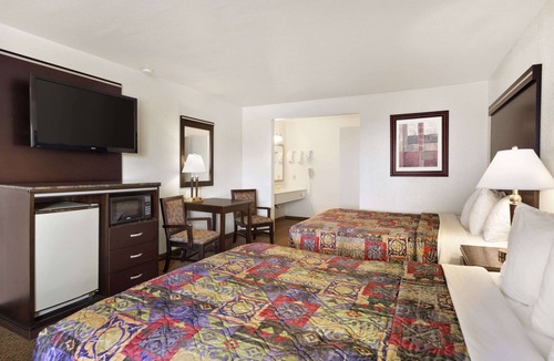 Oceanside Hotel | Days Inn by Wyndham Oceanside