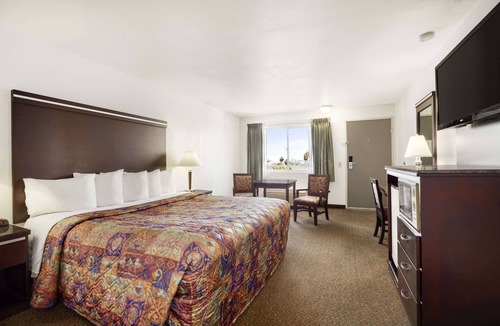 Oceanside Hotel | Days Inn by Wyndham Oceanside