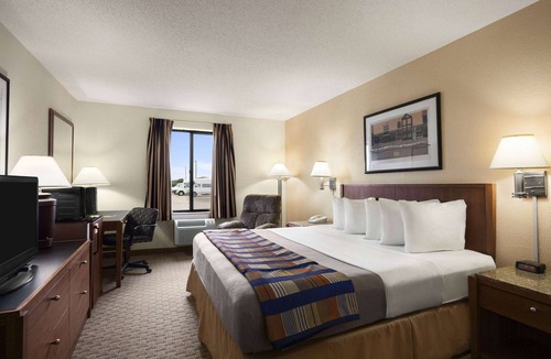 Oglesby Hotel | Days Inn by Wyndham Oglesby/Starved Rock