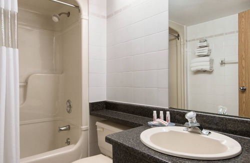 Rama Hotel | Days Inn by Wyndham Orillia