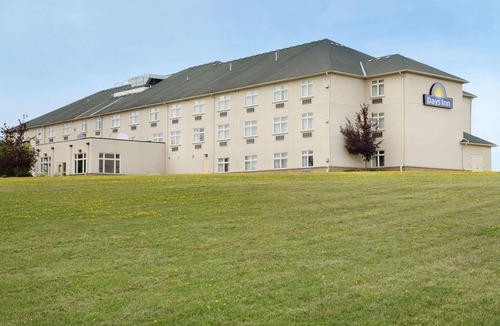 Ramara Hotel | Days Inn by Wyndham Orillia