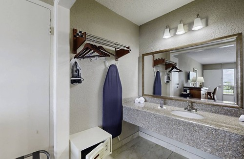 Rio Grande Park Hotel | Days Inn by Wyndham Orlando Downtown