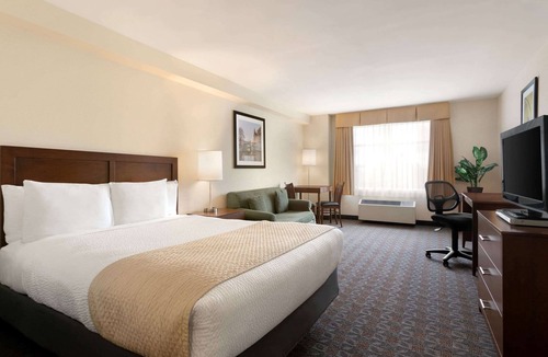 Ottawa Division Hotel | Days Inn by Wyndham Ottawa Airport
