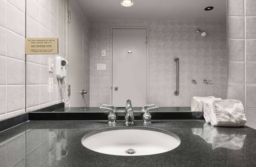 Ottawa Division Hotel | Days Inn by Wyndham Ottawa West