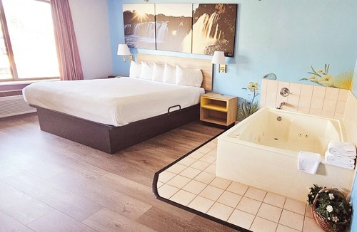Ozark Hotel | Days Inn by Wyndham Ozark Springfield