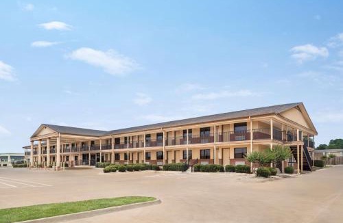 Paris Hotel | Days Inn by Wyndham Paris