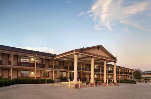 Paris Hotel | Days Inn by Wyndham Paris