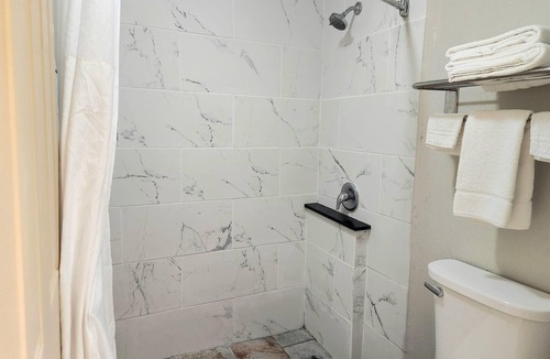 Portland Hotel | Days Inn by Wyndham Portland/Corpus Christi