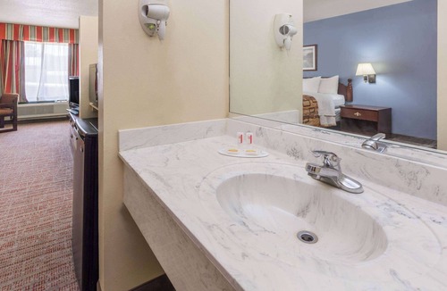 Rayne Hotel | Days Inn by Wyndham Rayne/Crowley