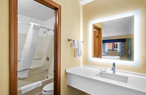 Mount Vernon Hotel | Days Inn by Wyndham Renfro Valley Mount Vernon