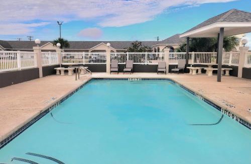 Robstown Hotel | Days Inn by Wyndham Robstown