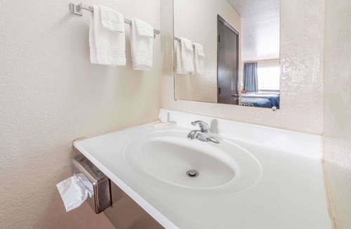 Russell Hotel | Days Inn by Wyndham Russell