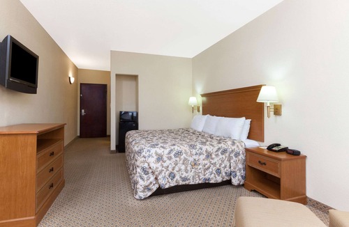 Southside Hotel | Days Inn by Wyndham San Antonio at Palo Alto