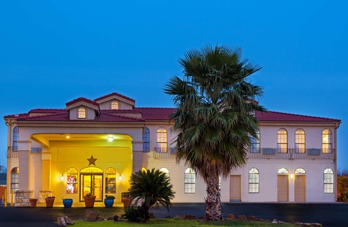 West San Antonio Hotel | Days Inn by Wyndham San Antonio Northwest/Seaworld