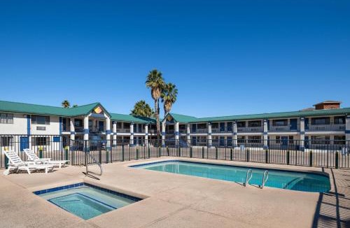 Safford Hotel | Days Inn by Wyndham Safford, AZ