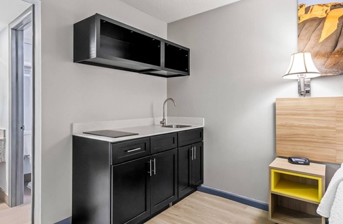 Salina Hotel | Days Inn by Wyndham Salina South