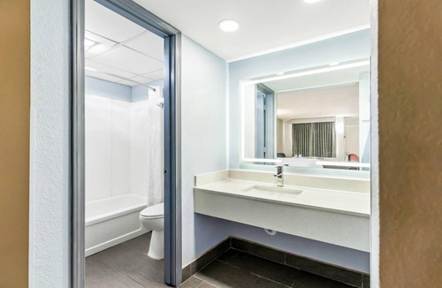 Salina Hotel | Days Inn by Wyndham Salina South