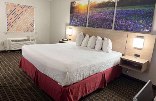 North San Antonio - SAT Hotel | Days Inn by Wyndham San Antonio Interstate Hwy 35 North