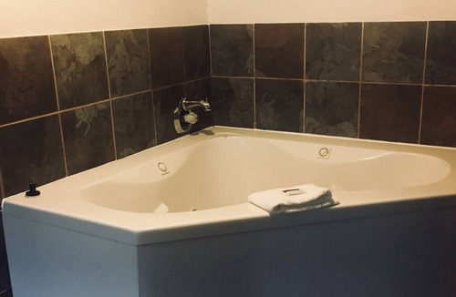 Sherman Hotel | Days Inn by Wyndham Sherman