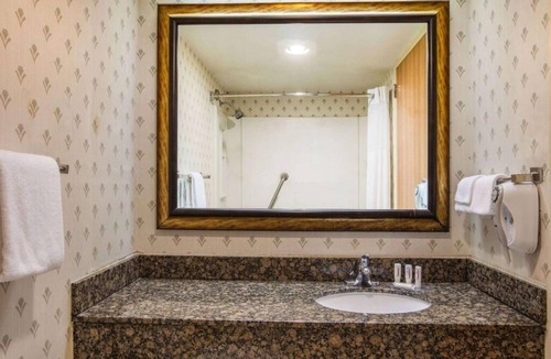 Sherman Hotel | Days Inn by Wyndham Sherman