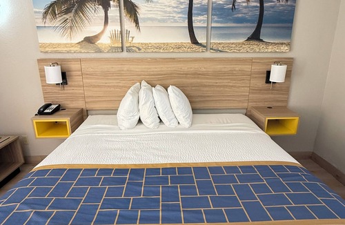 Shorter Hotel | Days Inn by Wyndham Shorter