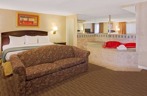 Downtown Hotel | Days Inn by Wyndham Silver Spring