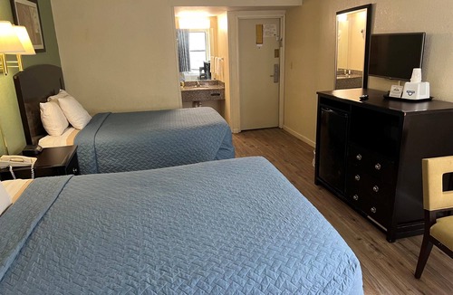 South Tulsa Hotel | Days Inn by Wyndham Southern Hills/ORU
