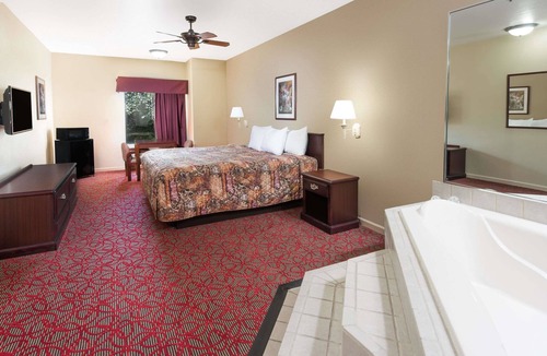 St. Peters Hotel | Days Inn by Wyndham St Peters/St Charles