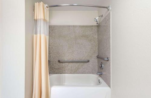 St. Peters Hotel | Days Inn by Wyndham St Peters/St Charles