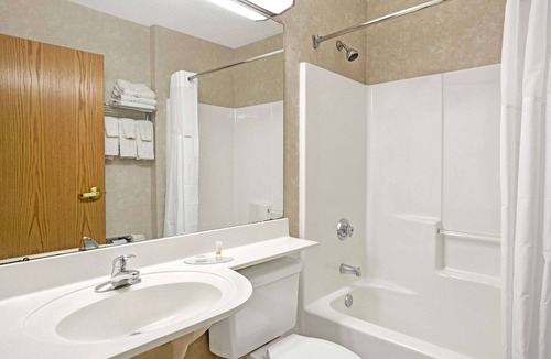 Sturbridge Hotel | Days Inn by Wyndham Sturbridge