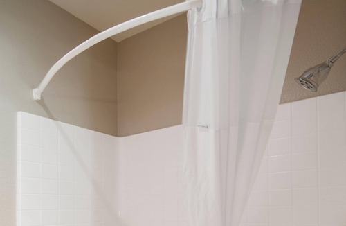 Hollywood Park Hotel | Days Inn by Wyndham Suites San Antonio North/Stone Oak