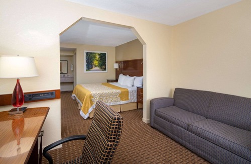 Thomaston Hotel | Days Inn by Wyndham Thomaston